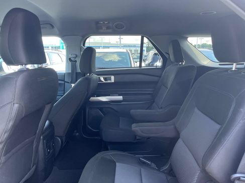 Used 2024 Ford Explorer XLT RWD image 17