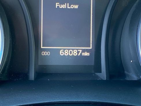 Used 2018 Toyota Camry SE FWD image 18