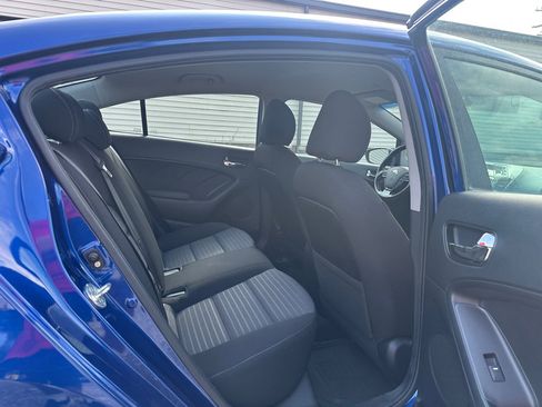 Used 2017 Kia Forte S image 9