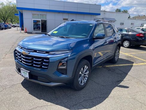 Used 2025 Chevrolet Equinox LT w/ Convenience Package II FWD image 3