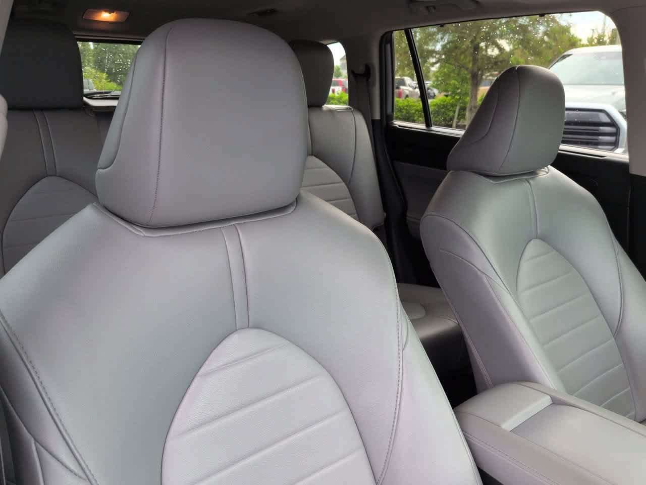 Used 2022 Toyota Highlander XLE FWD image 7