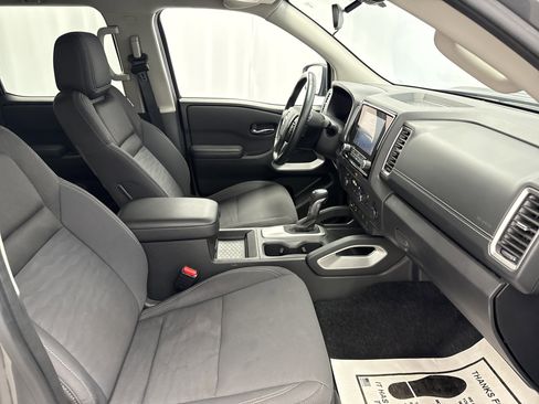 Used 2024 Nissan Frontier SV w/ SV Convenience Package image 12