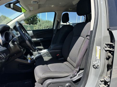 Used 2020 Dodge Journey SE w/ SE Popular Equipment Group FWD image 11
