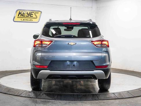 Used 2021 Chevrolet TrailBlazer LT w/ Convenience Package FWD image 3