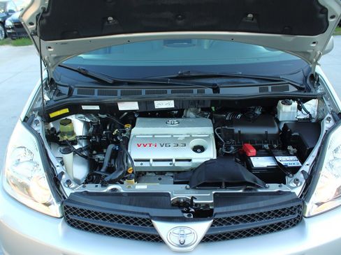 Used 2005 Toyota Sienna XLE image 27