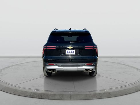 Used 2025 Chevrolet Traverse LT FWD image 7