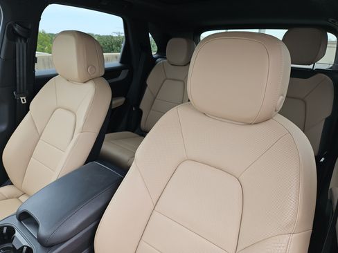 Certified 2026 Porsche Cayenne AWD/4WD image 6
