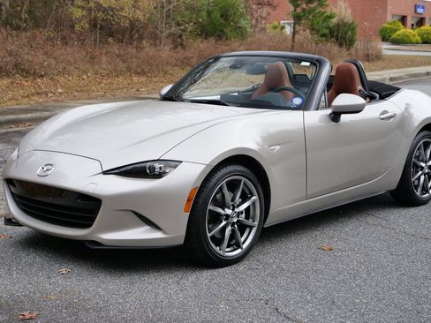 Used 2022 MAZDA MX-5 Miata Grand Touring image 6