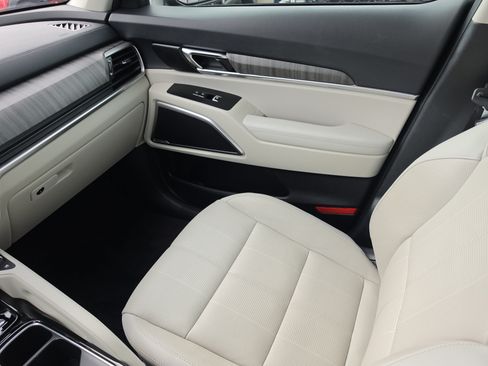 Certified 2024 Kia Telluride EX w/ EX Captain's Chair Package FWD image 15