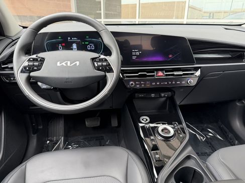 Used 2024 Kia Niro EX FWD image 16