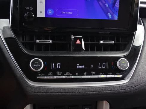 Used 2025 Toyota Corolla Cross XLE FWD image 29