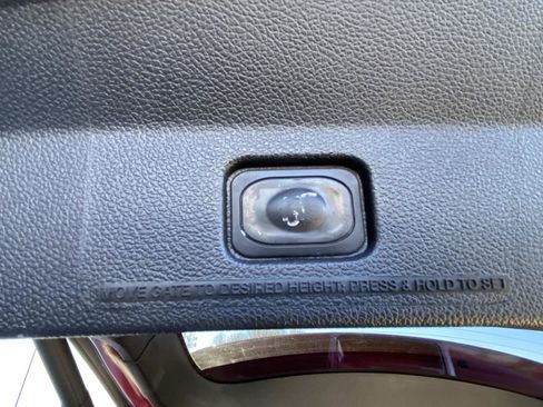 Used 2019 Ford Explorer Limited w/ Ford Safe & Smart Package image 9