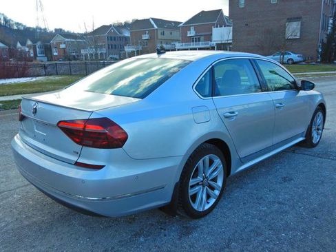Used 2017 Volkswagen Passat 1.8T SEL Premium image 4