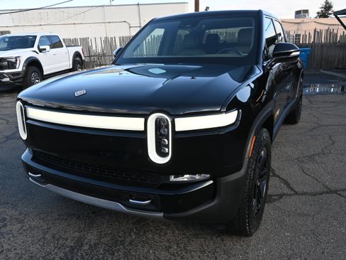 Used 2023 Rivian R1T Adventure image 3