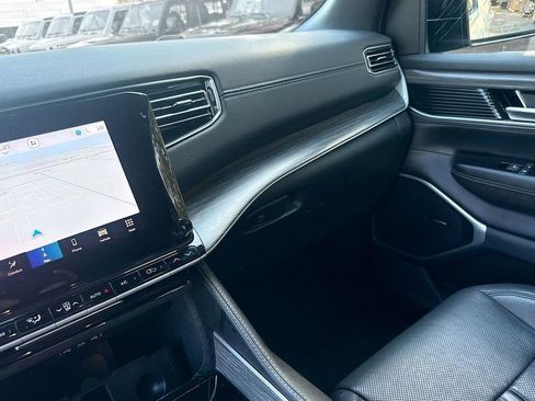 Used 2024 Jeep Wagoneer Series III image 24