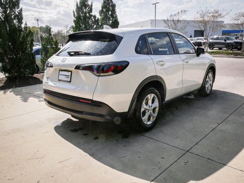 Used 2023 Honda HR-V LX image 10