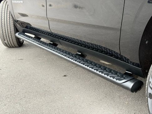 Used 2021 Chevrolet Suburban Z71 AWD/4WD image 17