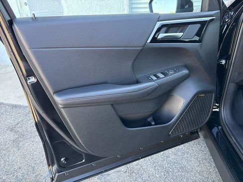 Used 2025 Mitsubishi Outlander SE FWD image 29