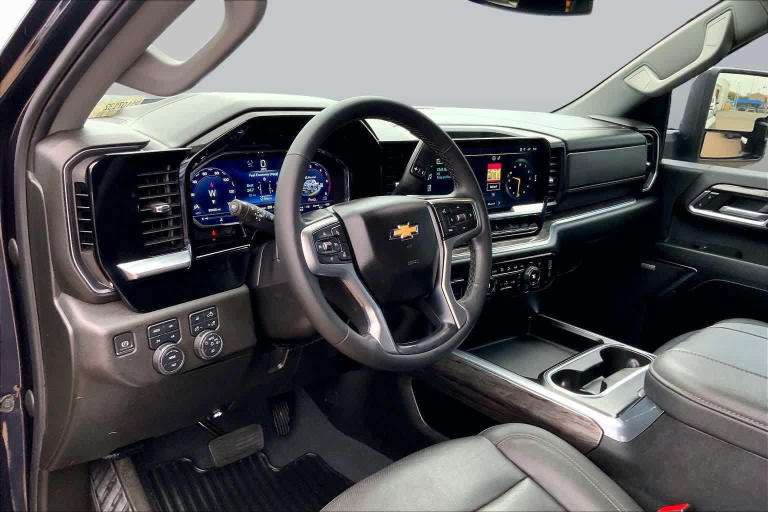 Used 2024 Chevrolet Silverado 2500 LTZ w/ LTZ Convenience Package AWD/4WD image 18