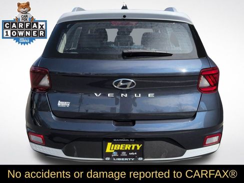 Certified 2021 Hyundai Venue FWD image 5
