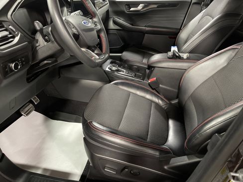 Used 2023 Ford Escape ST-Line w/ Tech Pack #1 image 9