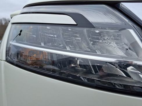 Used 2022 Nissan Pathfinder Platinum w/ Cargo Package image 9