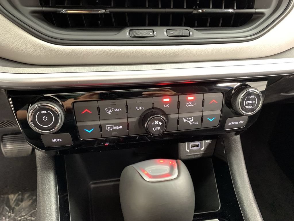 New 2025 Jeep Compass Limited w/ Sun & Sound Group AWD/4WD image 18