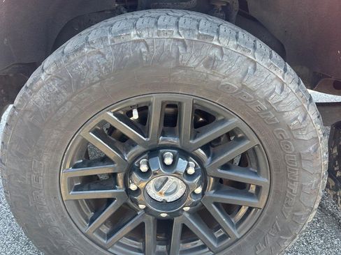 Used 2022 Ford F250 Lariat w/ Black Appearance Package AWD/4WD image 8