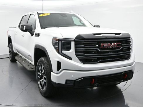 Used 2025 GMC Sierra 1500 AT4 w/ AT4 Premium Package AWD/4WD image 8