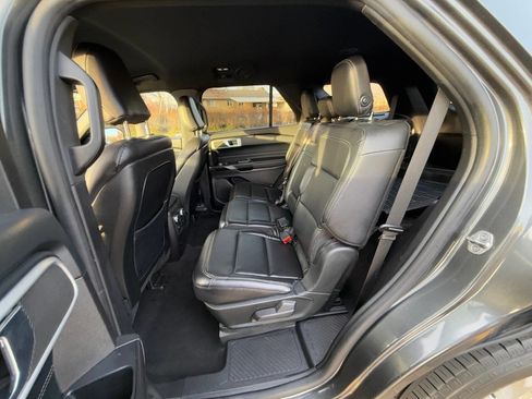 Used 2020 Ford Explorer XLT w/ Equipment Group 202A image 10