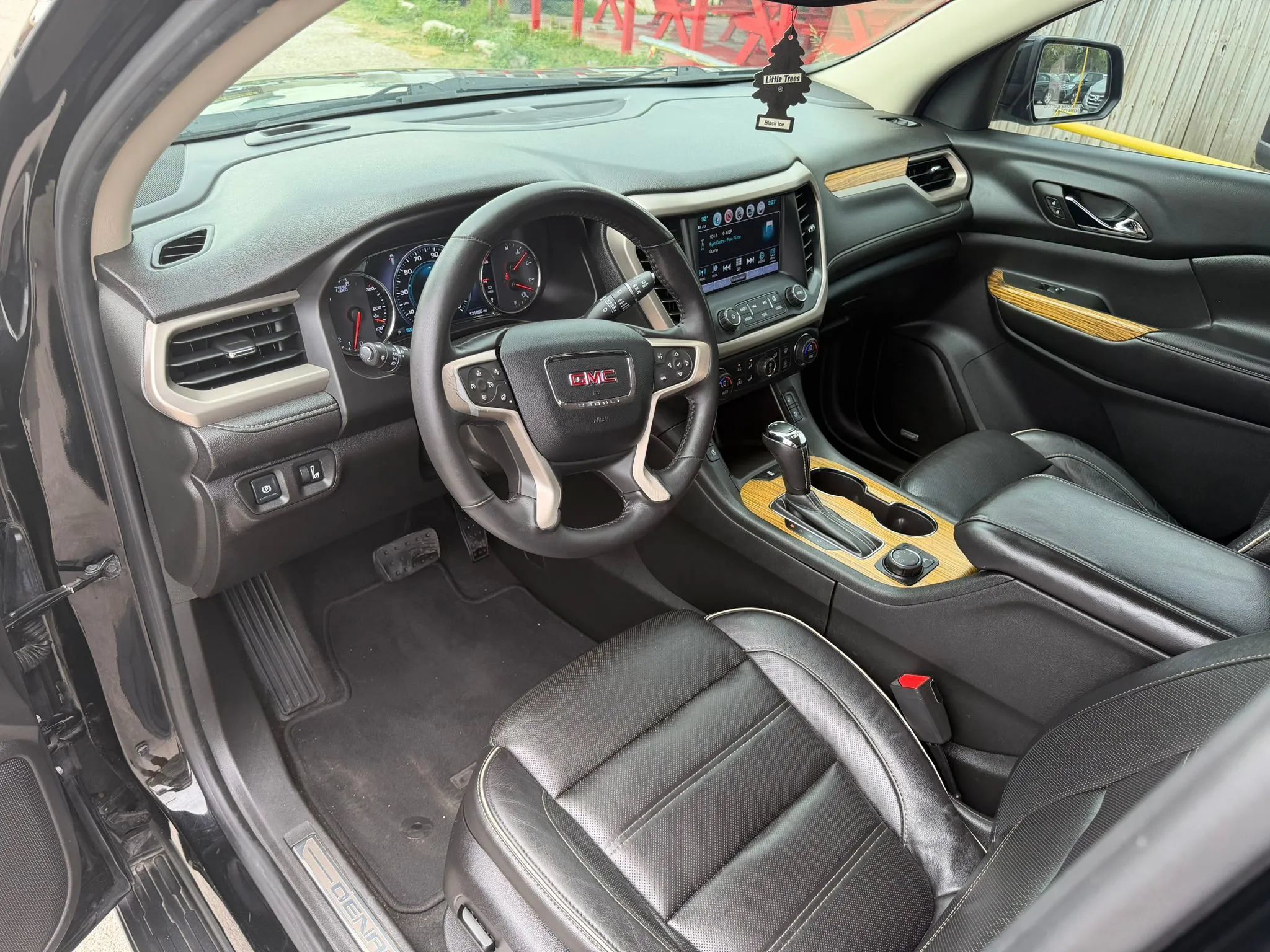 Used 2017 GMC Acadia Denali w/ Technology Package AWD/4WD image 10