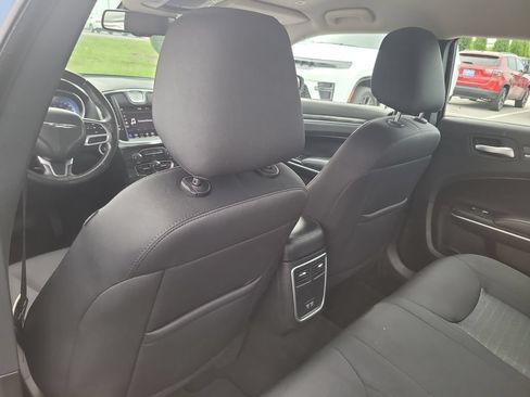 Used 2021 Chrysler 300 Touring RWD image 11