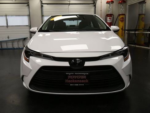 Certified 2024 Toyota Corolla LE image 2