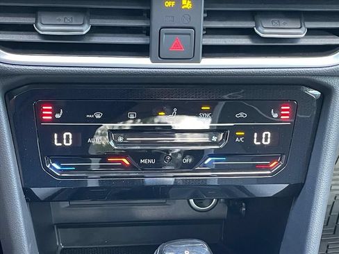 New 2026 Volkswagen Taos SE FWD image 9
