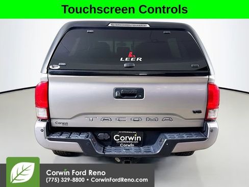 Used 2017 Toyota Tacoma TRD Off-Road image 6