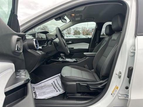 Used 2025 Chevrolet Trax LT image 9