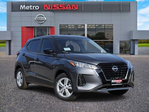 New 2025 Nissan Kicks Play S image 1