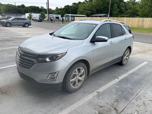 Used 2018 Chevrolet Equinox Premier FWD image 2