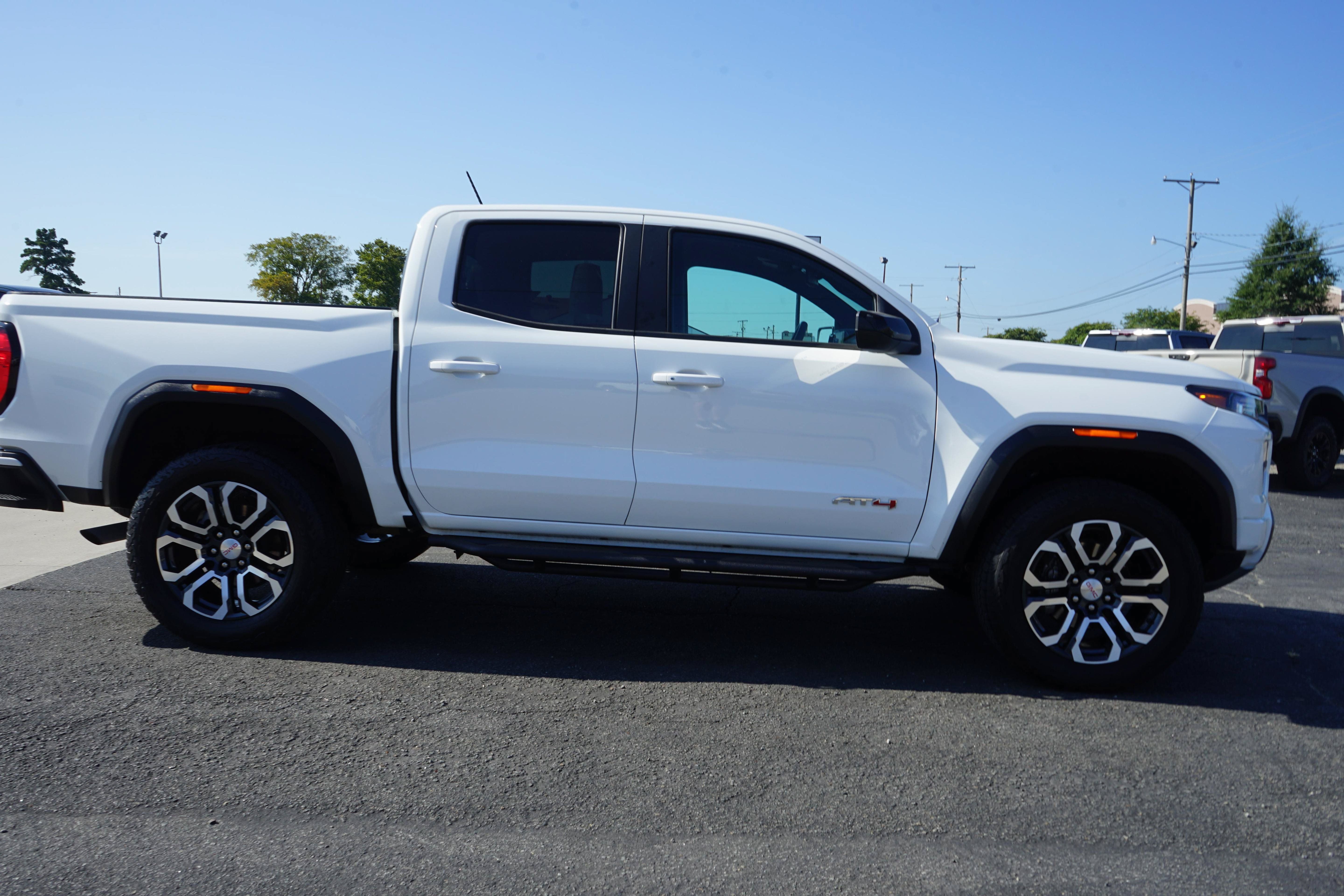 Used 2023 GMC Canyon AT4 w/ AT4 Premium Package AWD/4WD image 6
