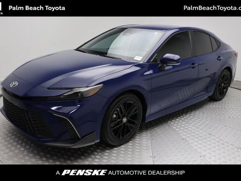 Certified 2025 Toyota Camry SE image 1