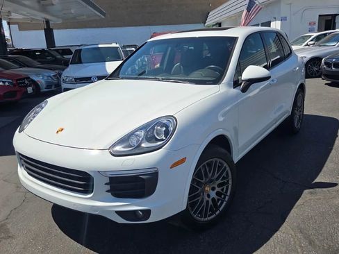 Used 2017 Porsche Cayenne AWD/4WD image 4