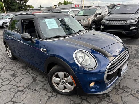 Used 2016 MINI Cooper 4-Door Hardtop image 2
