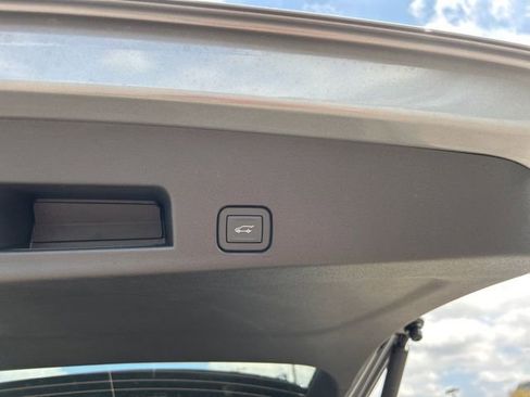 New 2026 Chevrolet Traverse LT w/ Sun and Wheel Package FWD image 32