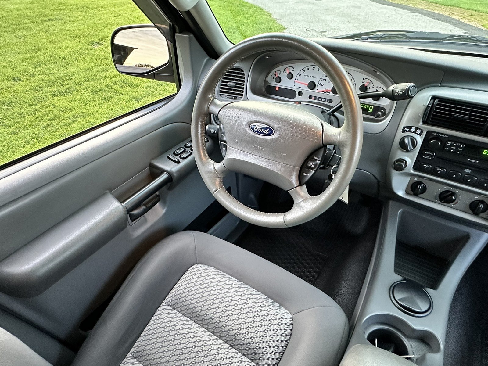 Used 2004 Ford Explorer Sport Trac 4x4 image 13