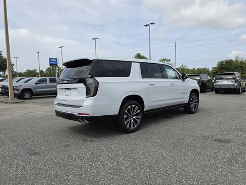 New 2026 Chevrolet Suburban High Country RWD image 5