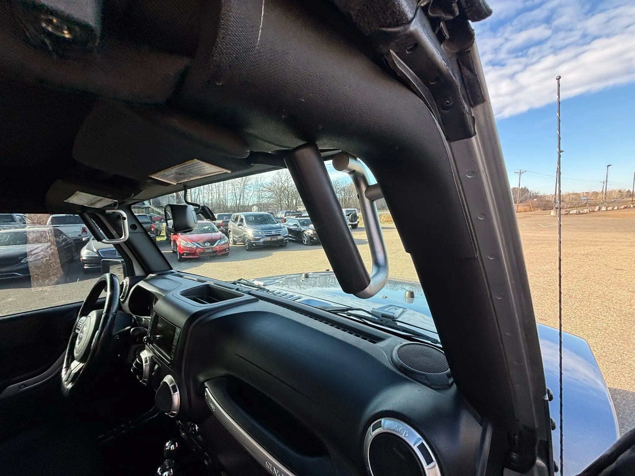 Used 2017 Jeep Wrangler Unlimited Sahara w/ Connectivity Group AWD/4WD image 40