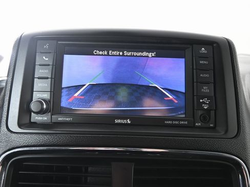 Used 2019 Dodge Grand Caravan SE w/ UConnect Hands-Free Group image 28