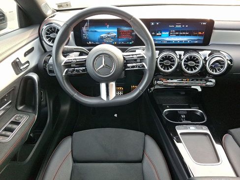 Used 2025 Mercedes-Benz CLA 250 4MATIC image 11
