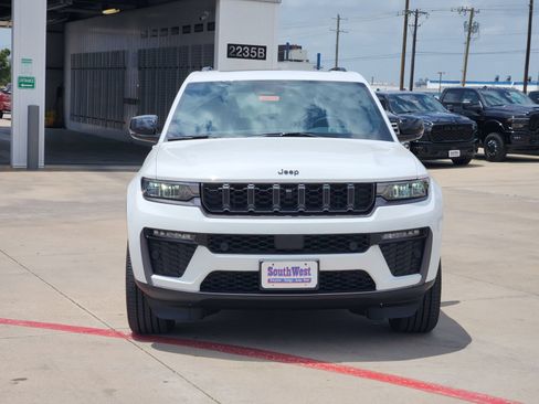 New 2026 Jeep Grand Cherokee Limited AWD/4WD image 6