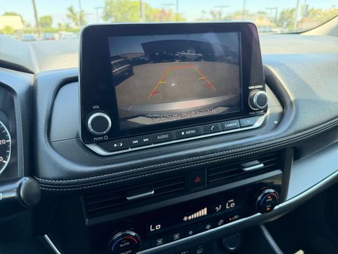 Used 2025 Nissan Rogue SV AWD/4WD image 25